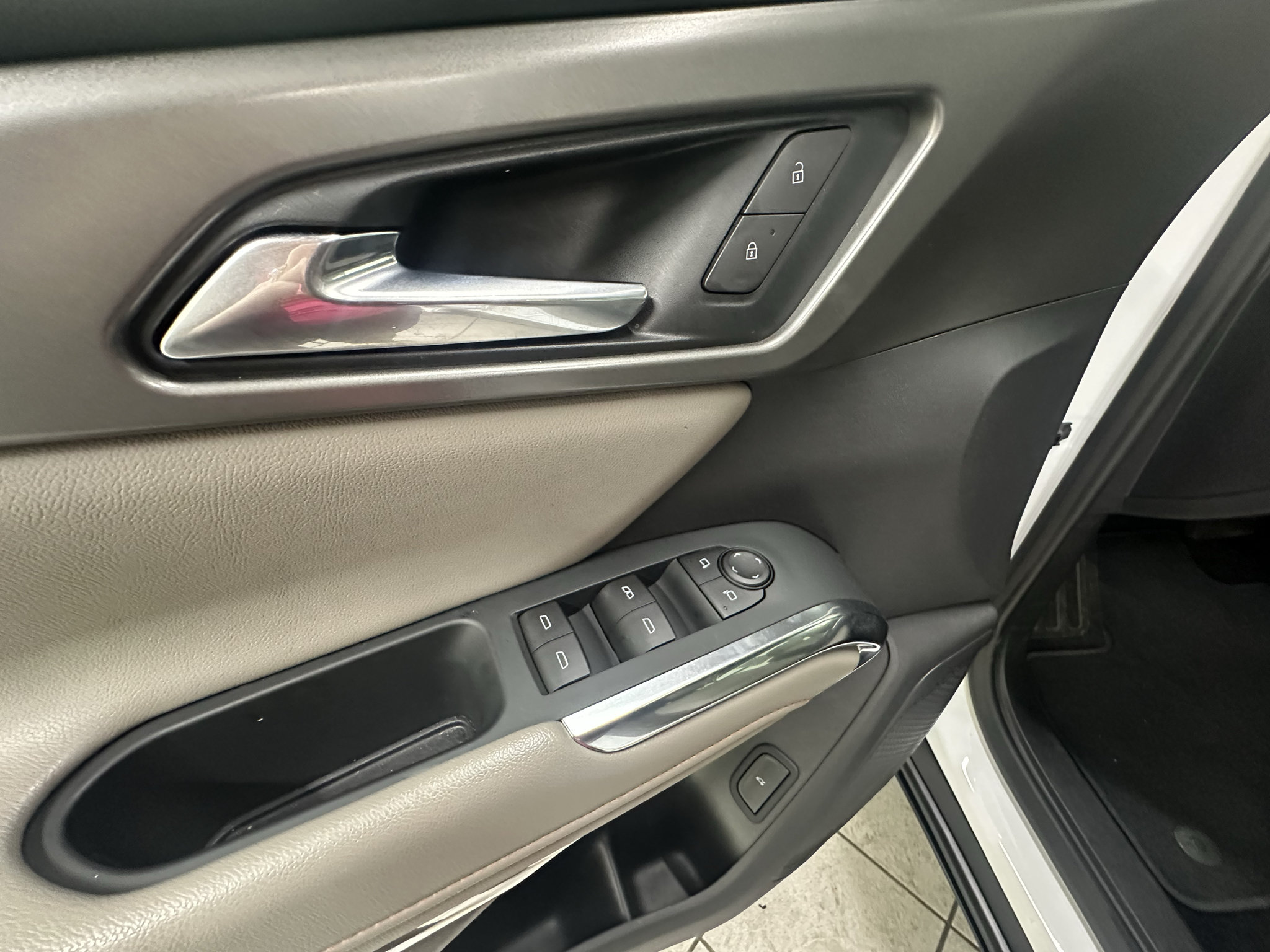 Certified 2026 Chevrolet Traverse LT w/ Driver Confidence Package FWD image 30
