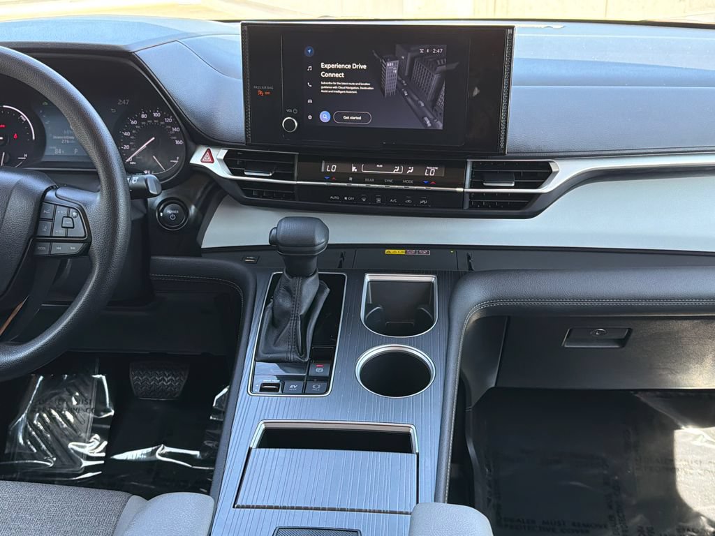 Used 2025 Toyota Sienna LE FWD image 15