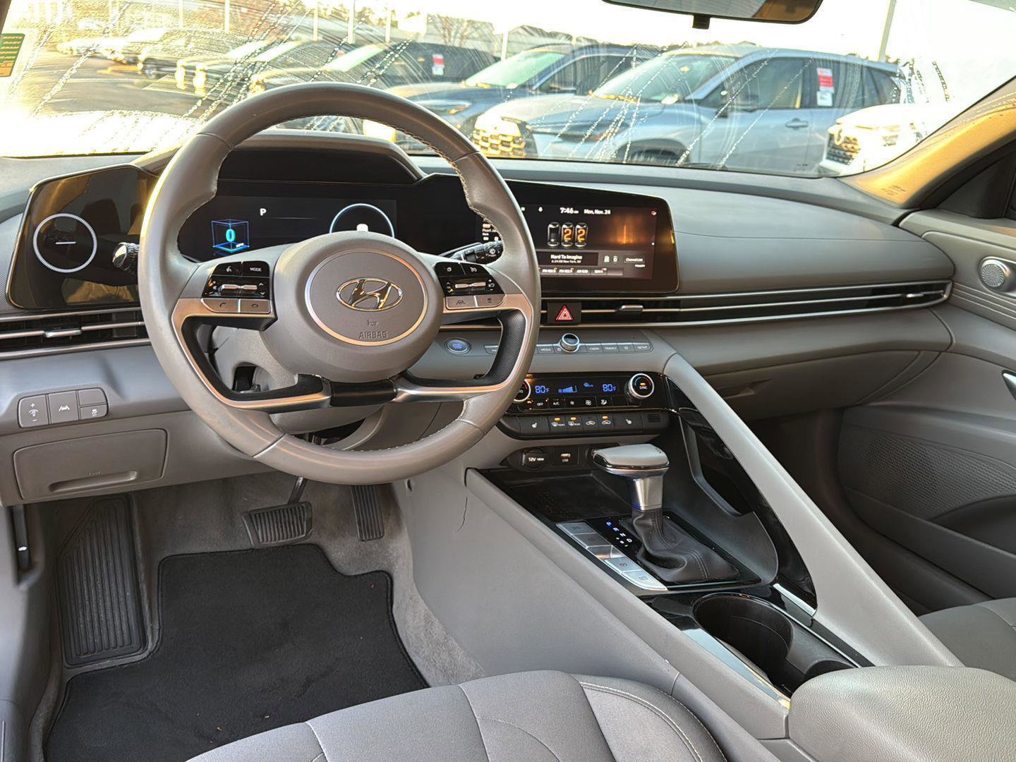 Used 2023 Hyundai Elantra SEL w/ Convenience Package image 16