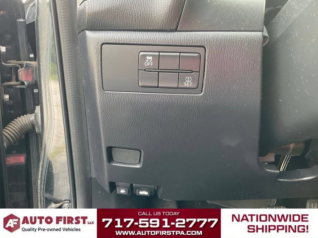 Used 2018 MAZDA MAZDA3 Touring FWD image 25
