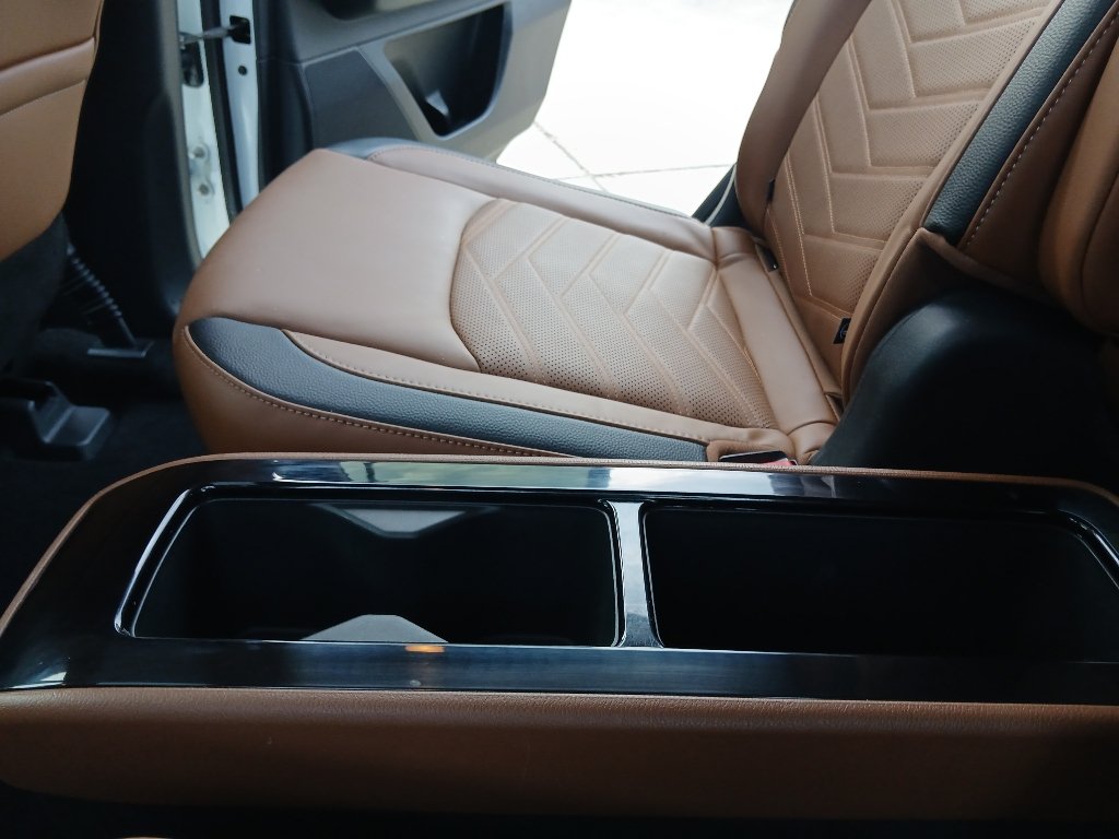 Used 2025 Nissan Pathfinder Platinum FWD image 21