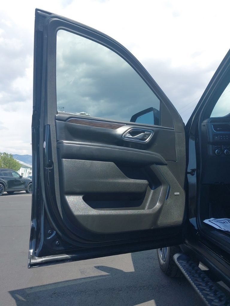 Used 2024 Chevrolet Tahoe Z71 w/ Luxury Package AWD/4WD image 5