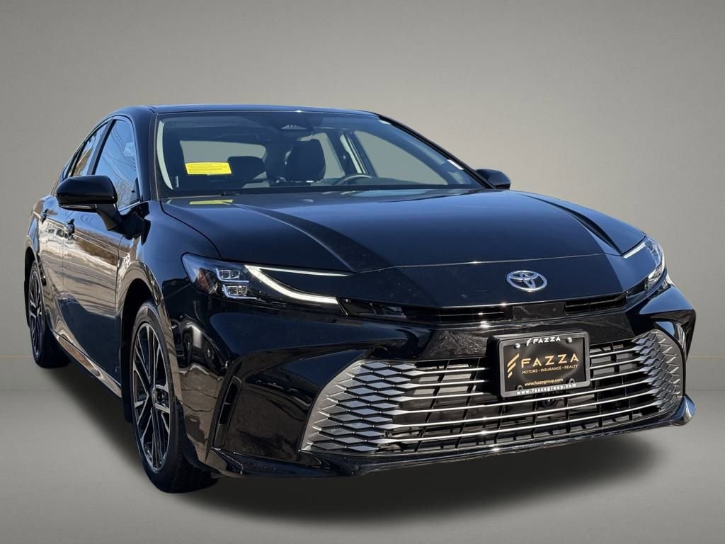 Used 2025 Toyota Camry XLE AWD/4WD image 8