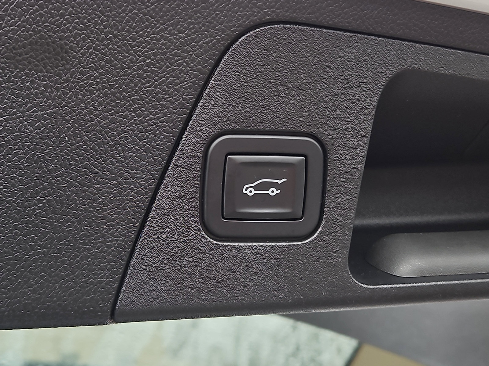 Used 2018 Buick Envision Essence image 28