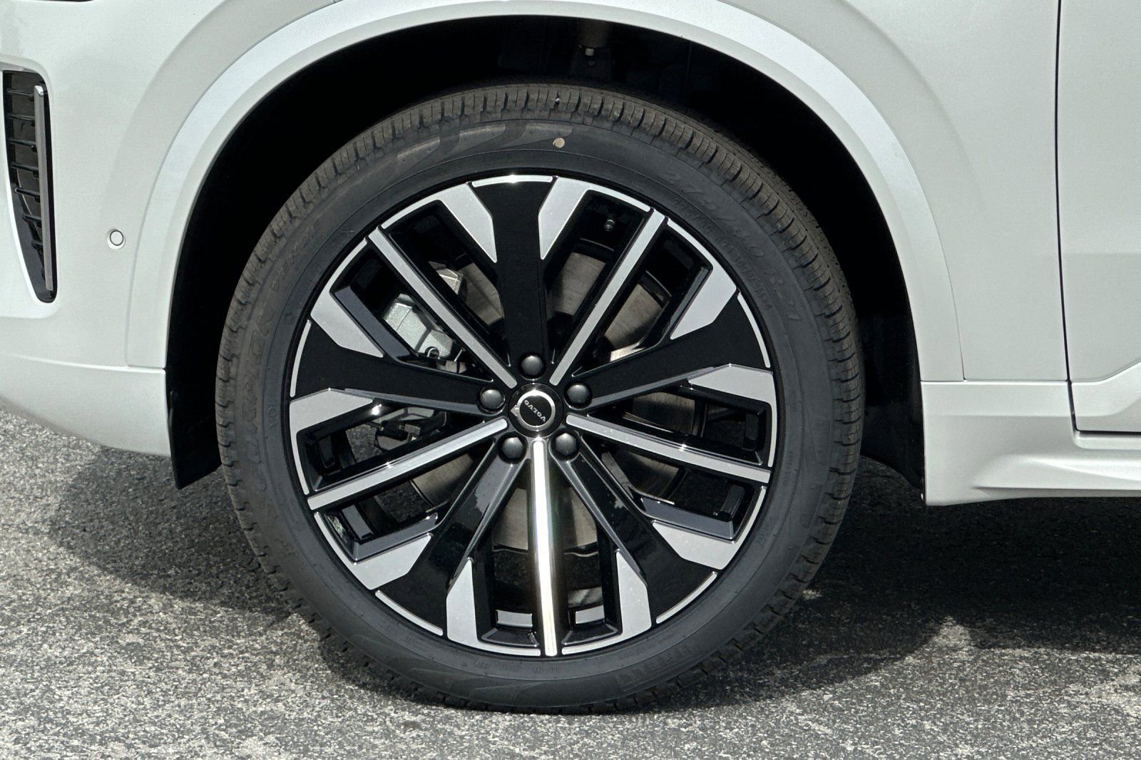 New 2025 Volvo XC90 T8 Plus w/ Protection Package Premier AWD/4WD image 26