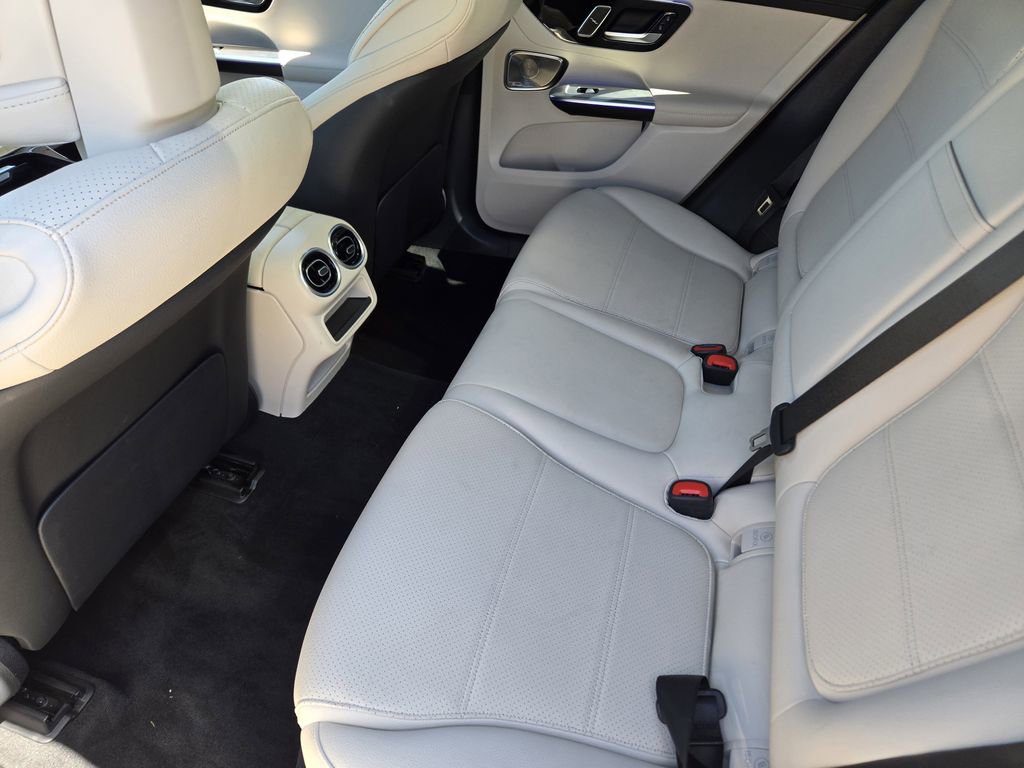 Used 2025 Mercedes-Benz GLC 300 image 40