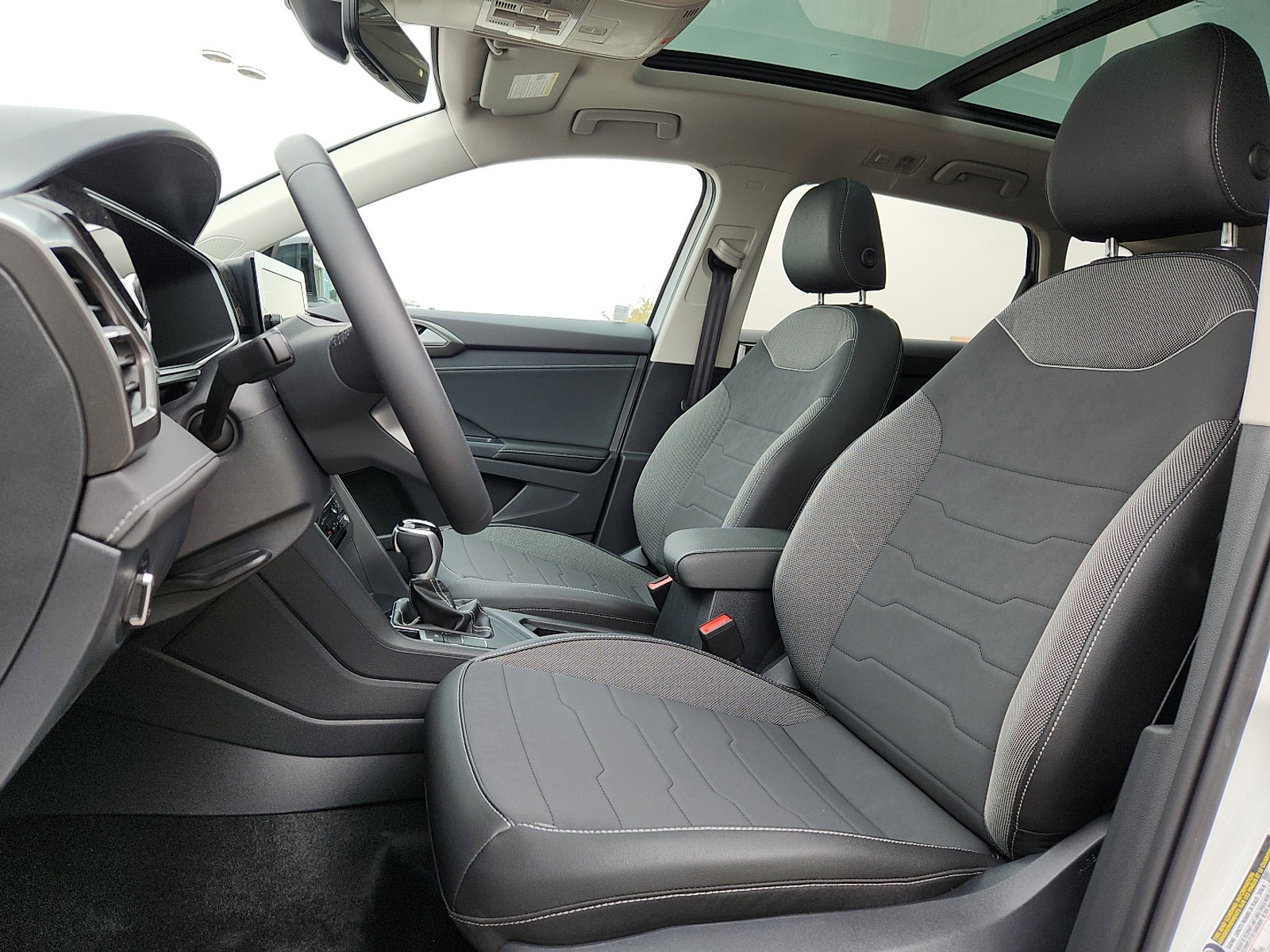 New 2026 Volkswagen Taos SE image 13