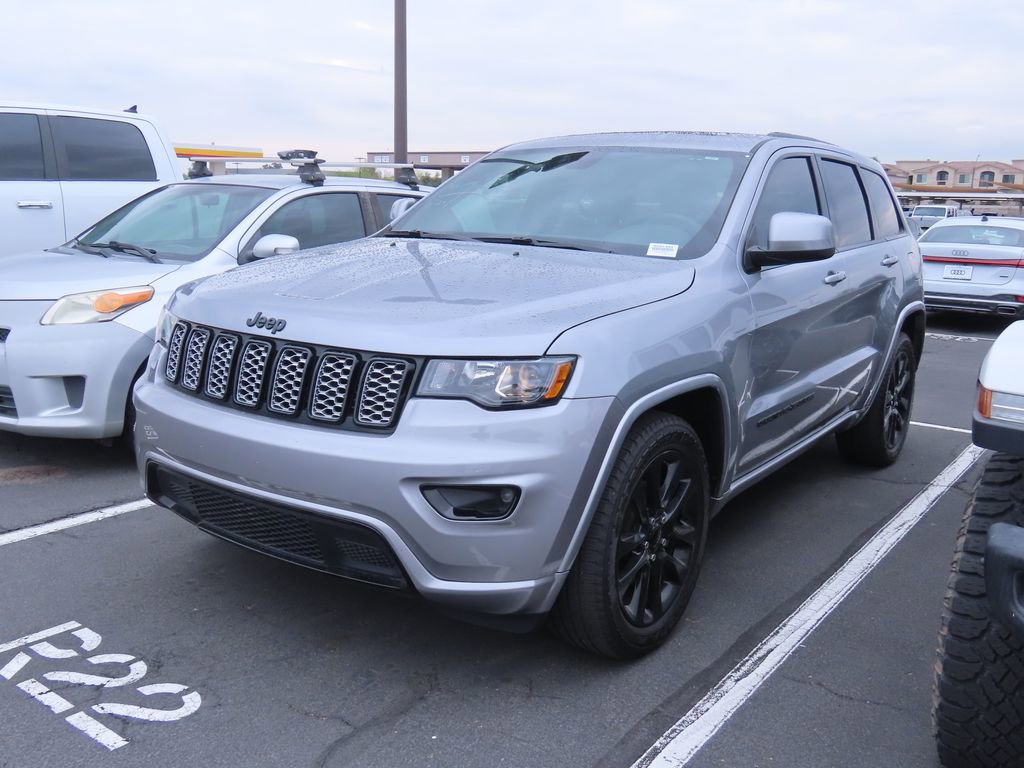 Used 2018 Jeep Grand Cherokee Altitude image 2