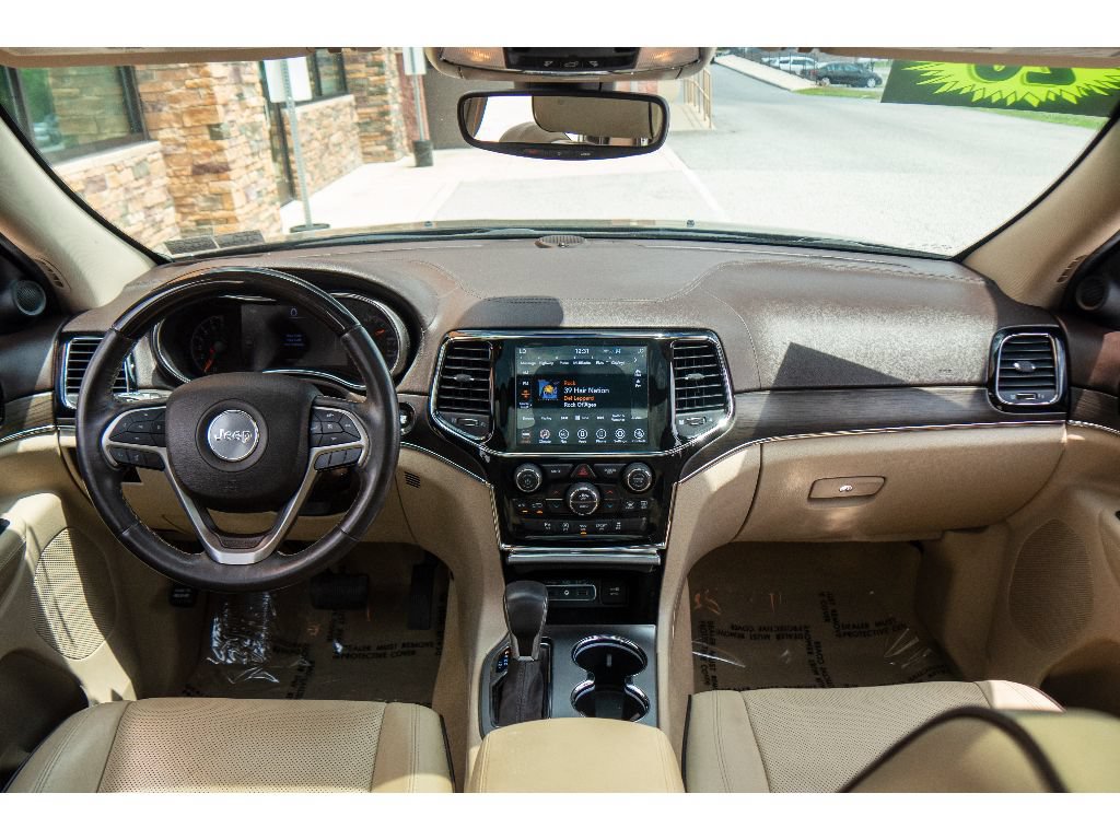 Used 2020 Jeep Grand Cherokee Overland AWD/4WD image 15