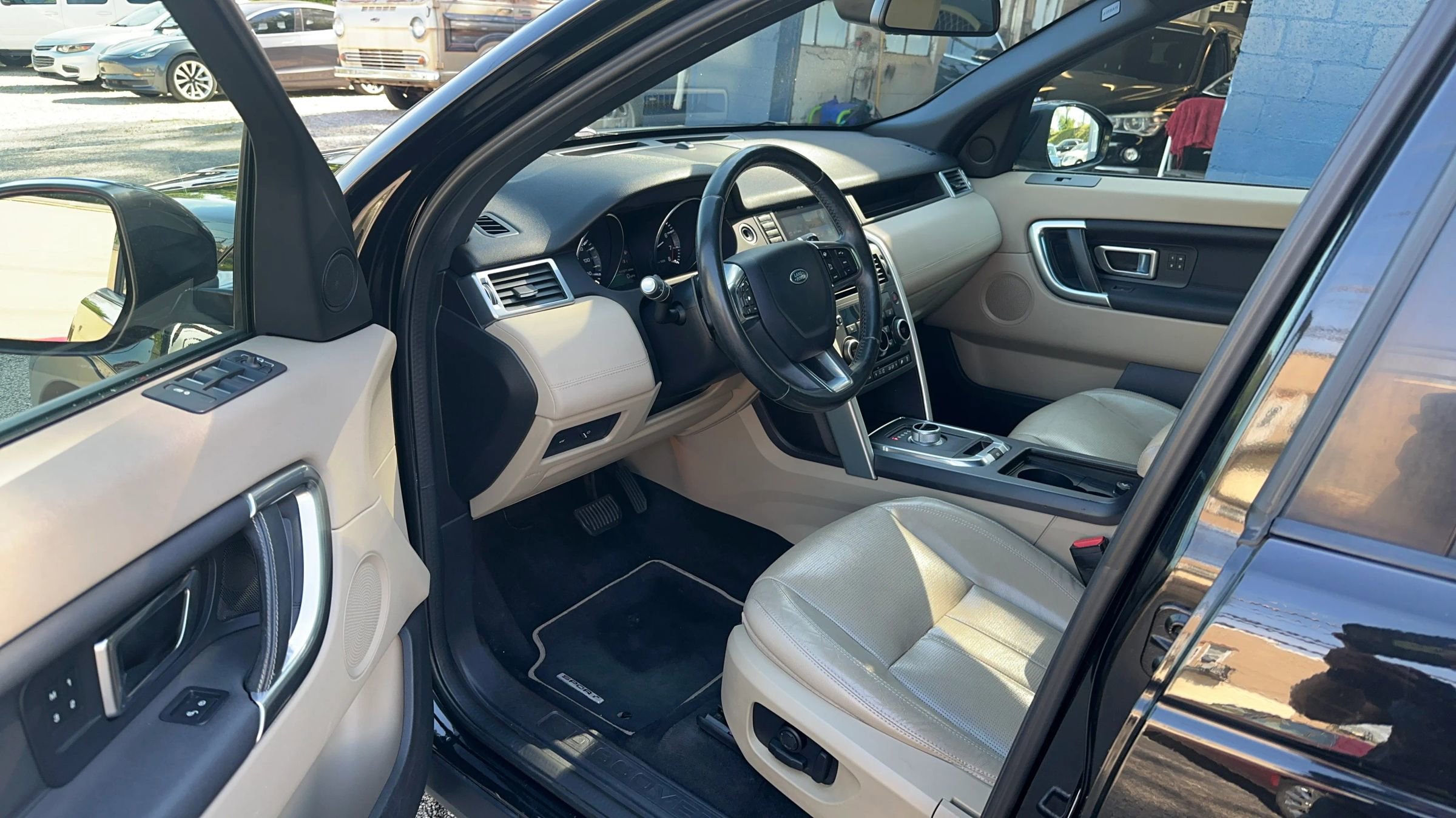 Used 2015 Land Rover Discovery Sport HSE AWD/4WD image 12