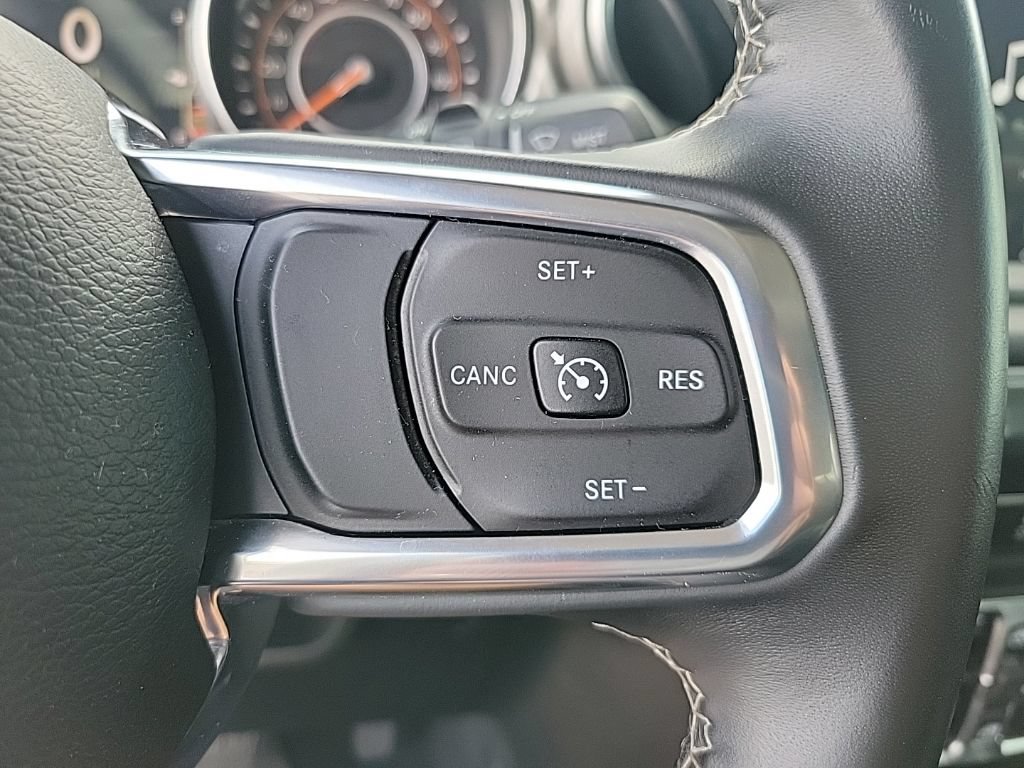 Used 2018 Jeep Wrangler Unlimited Sahara AWD/4WD image 27