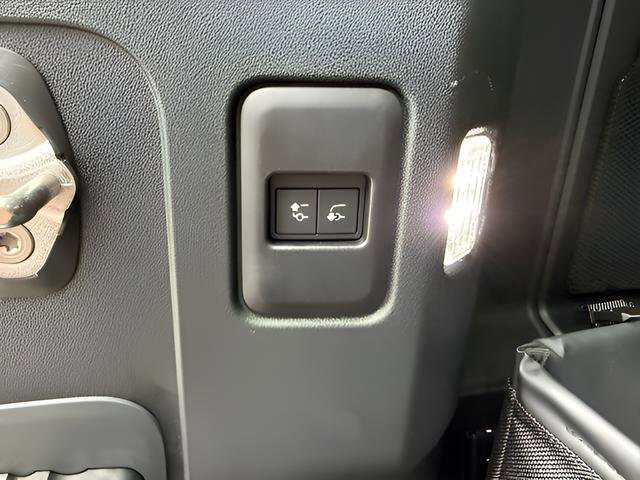 New 2026 Land Rover Defender 110 S AWD/4WD image 9