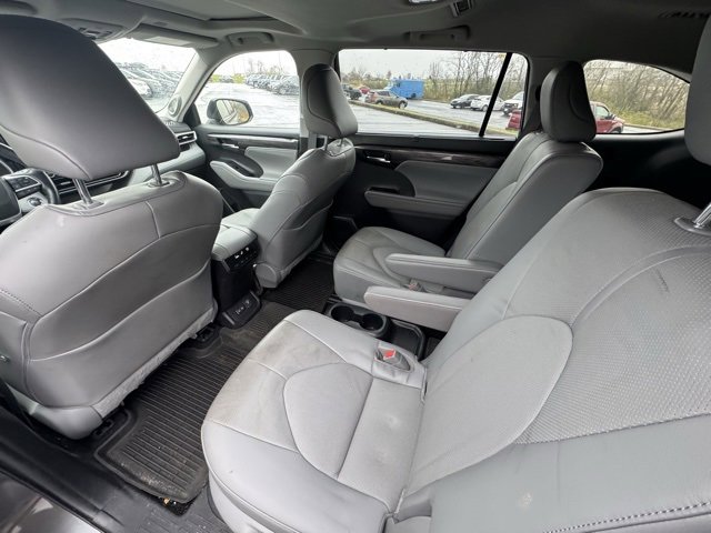 Used 2023 Toyota Highlander Limited image 15