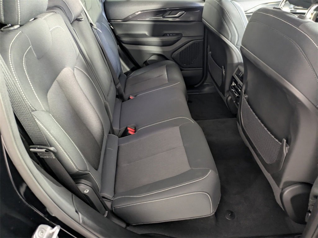 Certified 2023 Jeep Grand Cherokee Laredo image 27