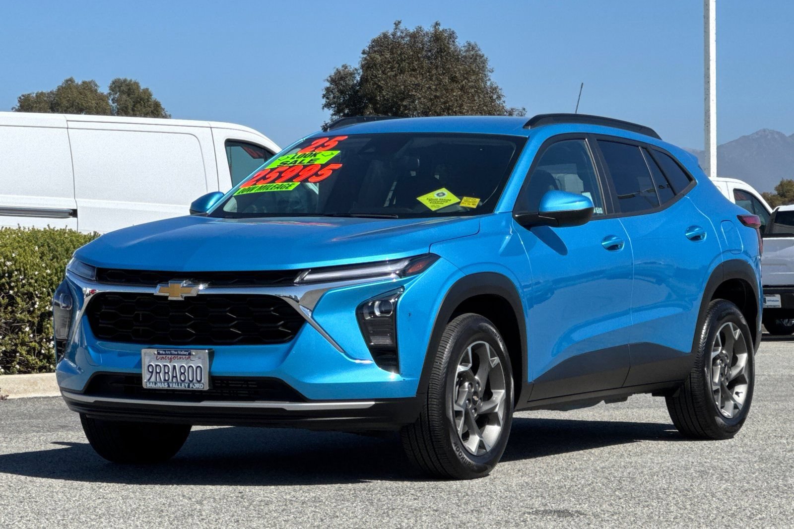 Used 2025 Chevrolet Trax LT FWD image 8