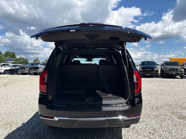 Used 2025 GMC Yukon Elevation w/ LPO, Elevation Black Package AWD/4WD image 13