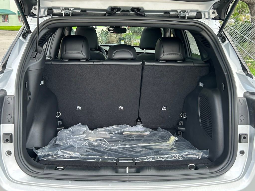 New 2025 Jeep Compass Latitude w/ Sun & Sound Group AWD/4WD image 41