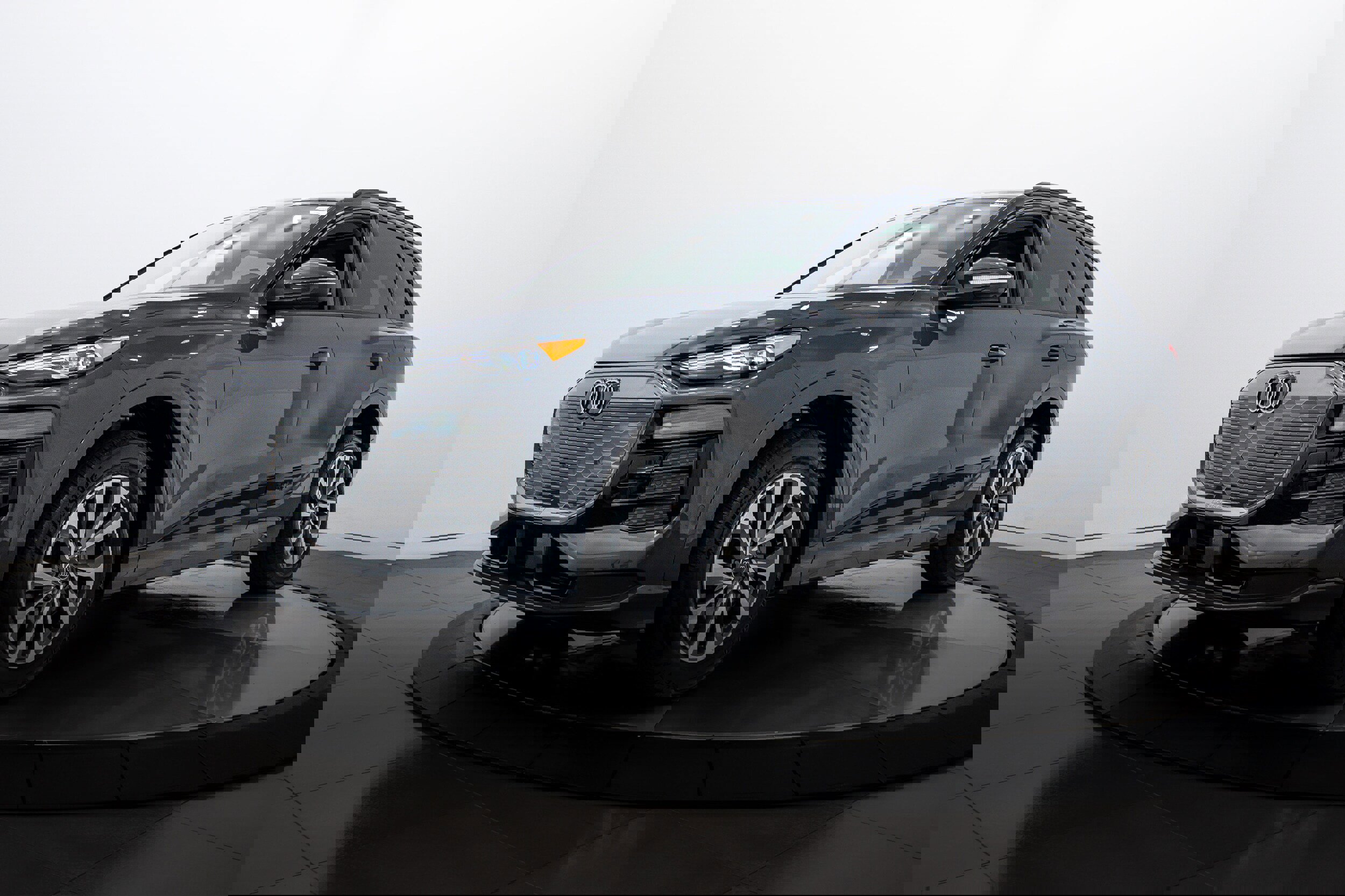 Certified 2025 Audi Q6 e-tron Premium w/ Convenience Package image 6