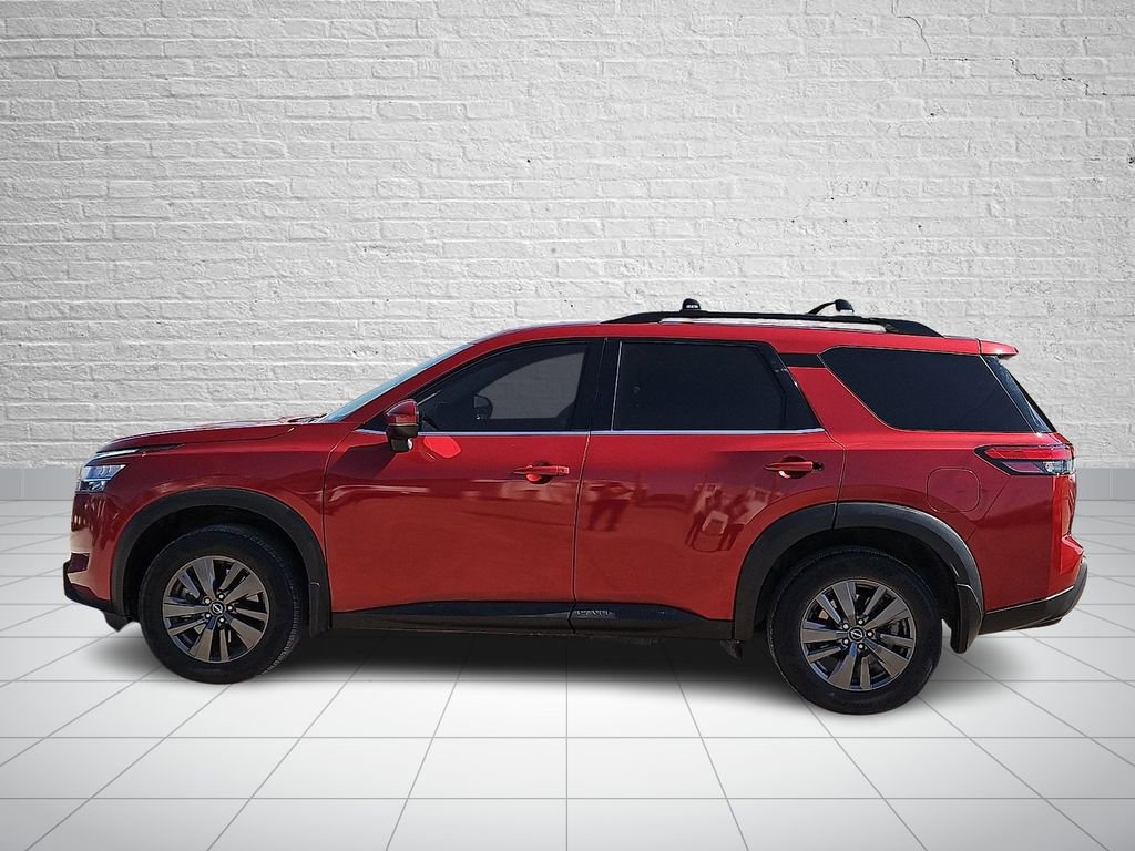 Used 2022 Nissan Pathfinder SV FWD image 2