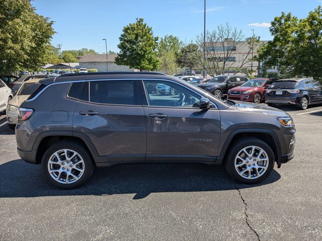 Used 2023 Jeep Compass Latitude AWD/4WD image 4