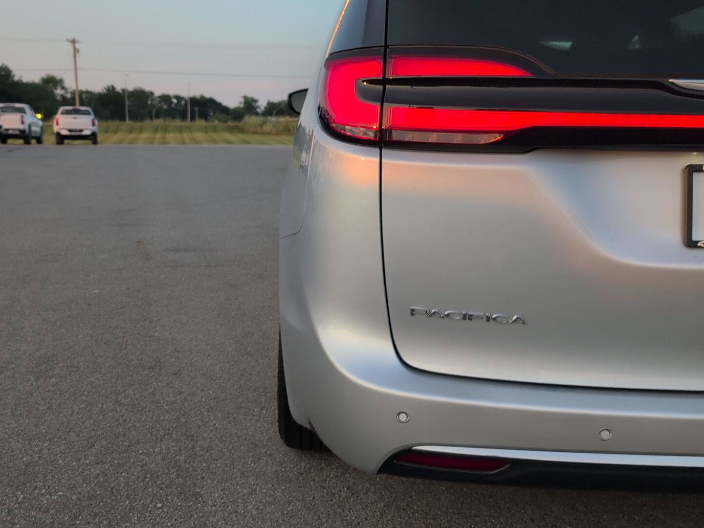 Used 2024 Chrysler Pacifica Touring-L FWD image 5