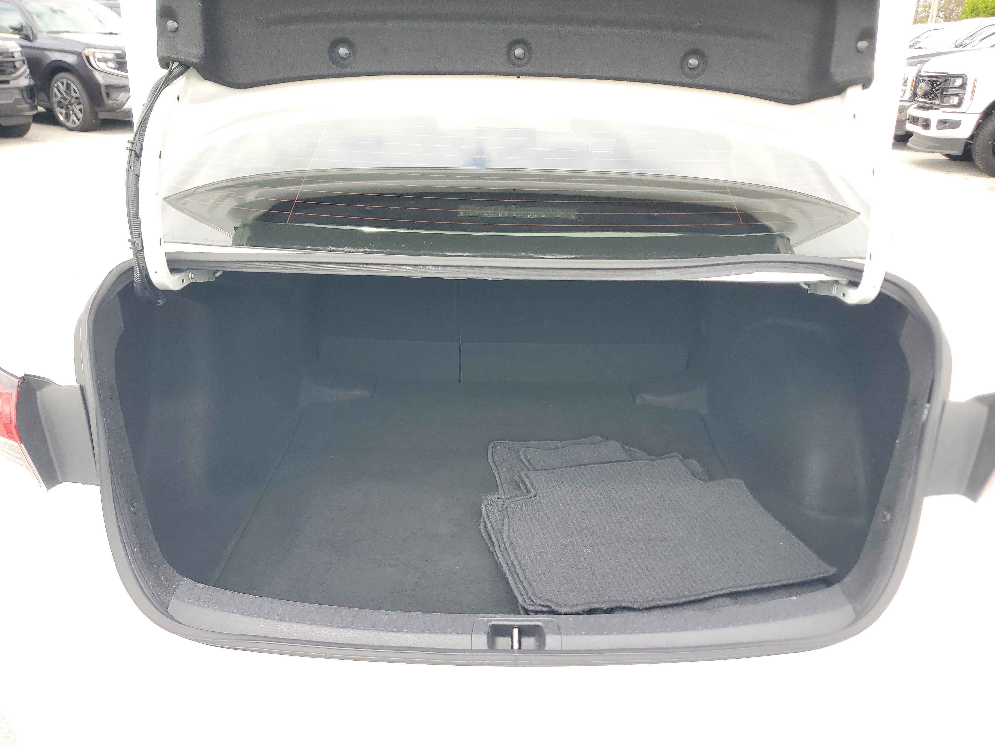 Used 2020 Toyota Corolla LE image 11