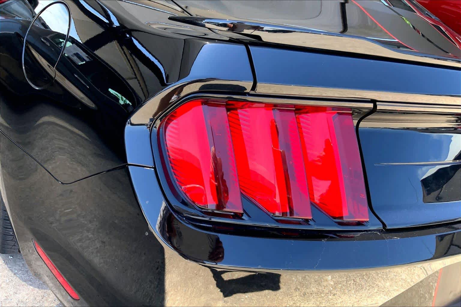 Used 2017 Ford Mustang Coupe RWD image 27