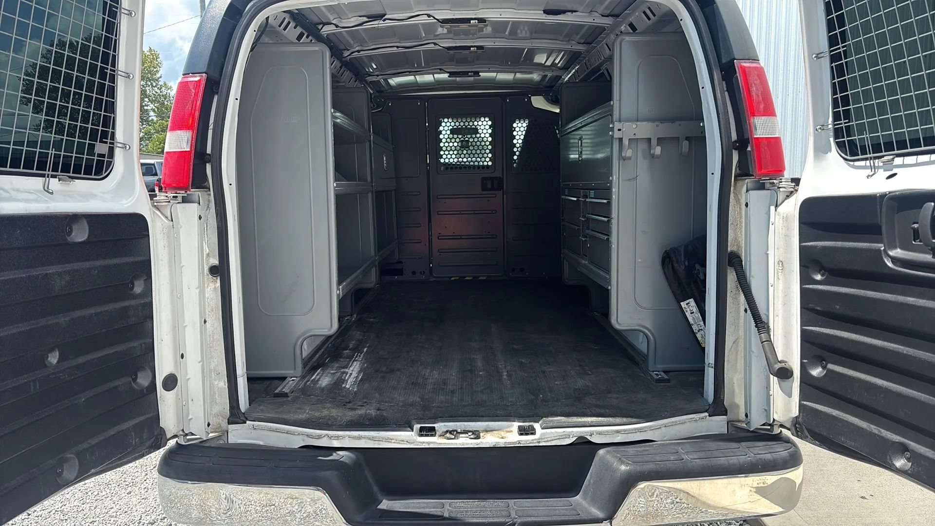 Used 2017 Chevrolet Express 2500 RWD image 14