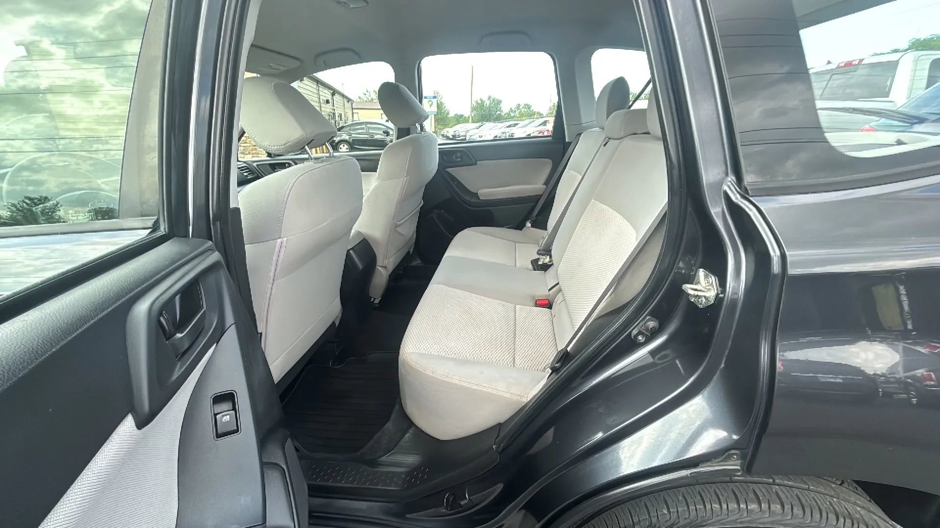 Used 2015 Subaru Forester 2.5i w/ Alloy Wheel Package image 22