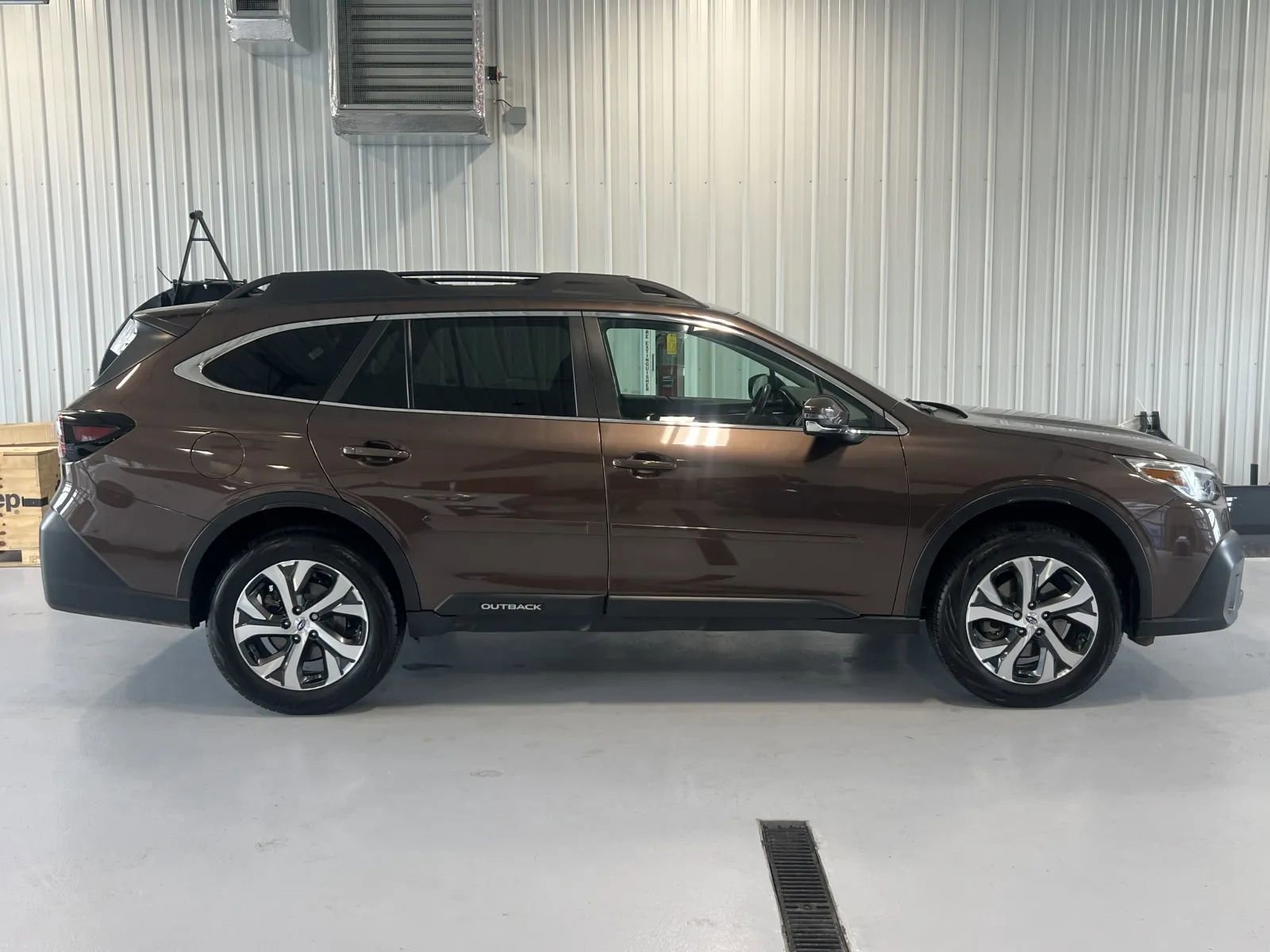 Used 2022 Subaru Outback Limited AWD/4WD image 2