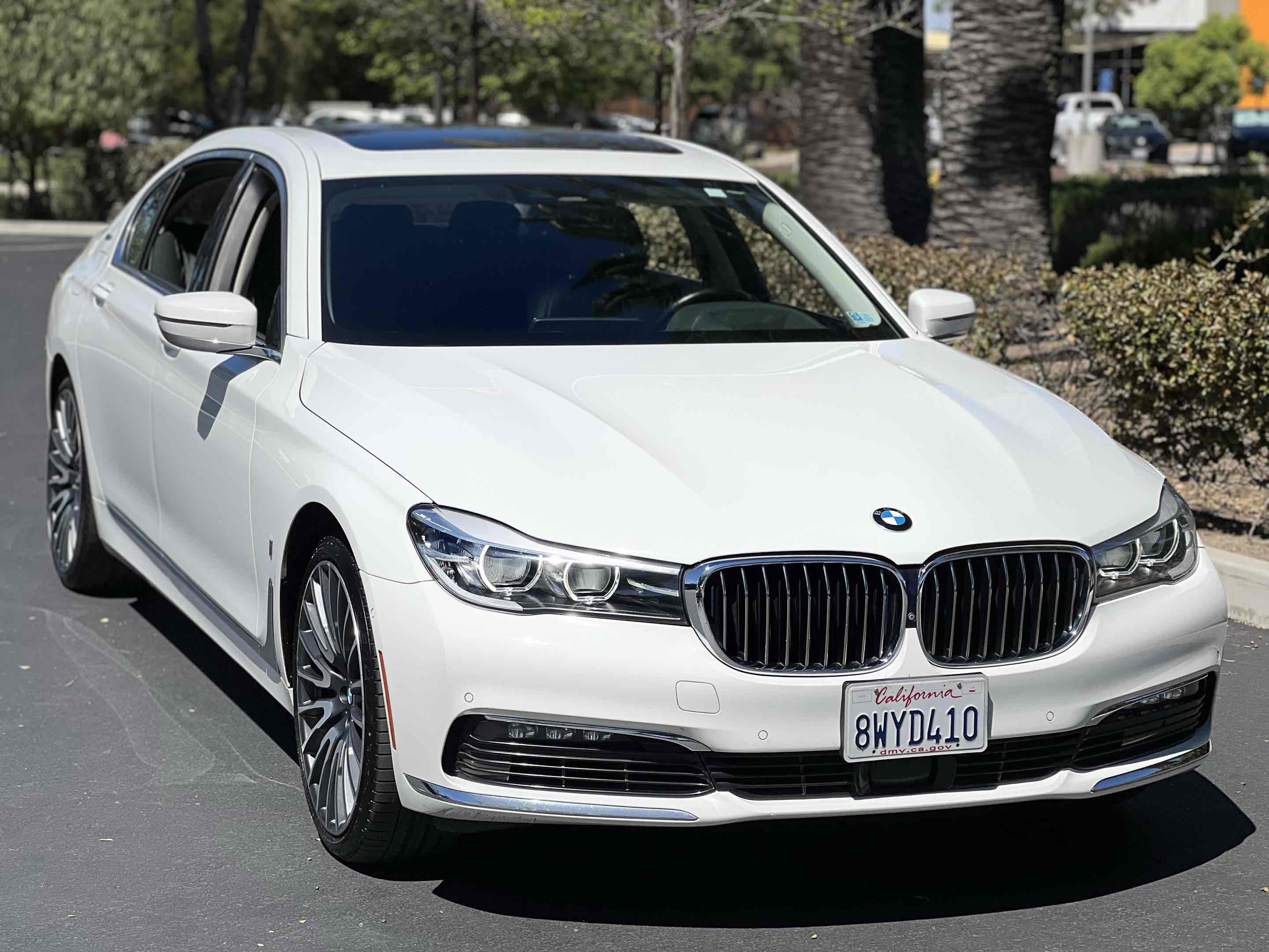 Used 2018 BMW 740e xDrive AWD/4WD image 22