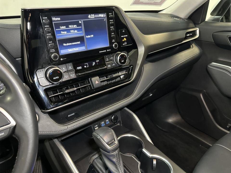 Certified 2022 Toyota Highlander XLE image 28