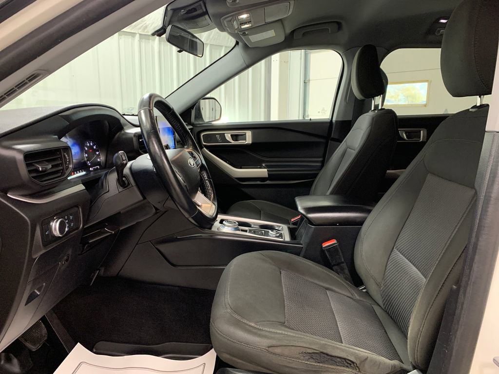 Used 2022 Ford Explorer XLT image 4
