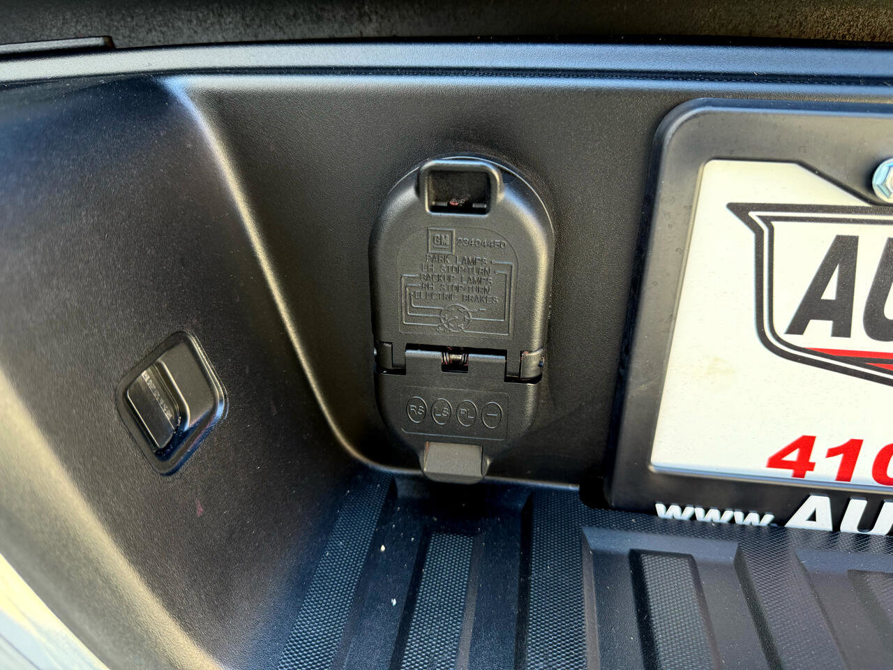 Used 2018 GMC Canyon SLE w/ SLE Convenience Package image 17