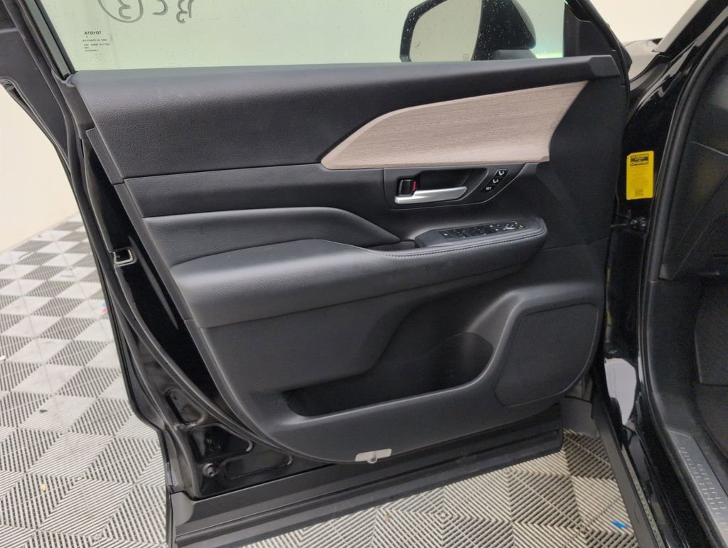 Used 2024 Toyota Grand Highlander Limited image 40