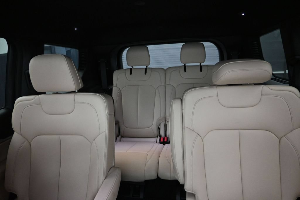 Used 2024 Jeep Grand Cherokee L Limited w/ Black Appearance Package AWD/4WD image 17