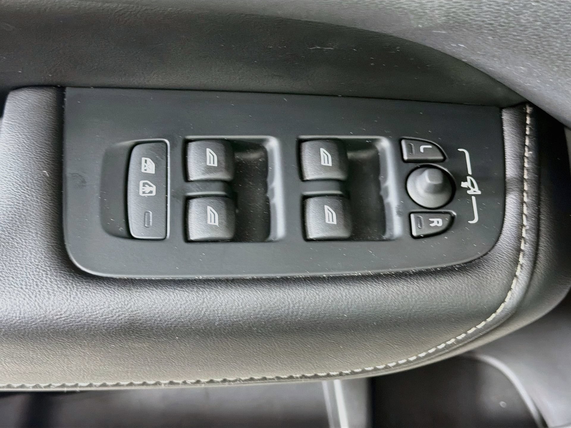 Used 2023 Volvo XC60 B5 Ultimate AWD/4WD image 18
