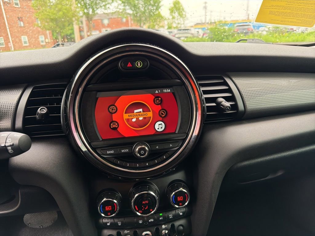 Used 2020 MINI Cooper 4-Door Hardtop FWD image 22
