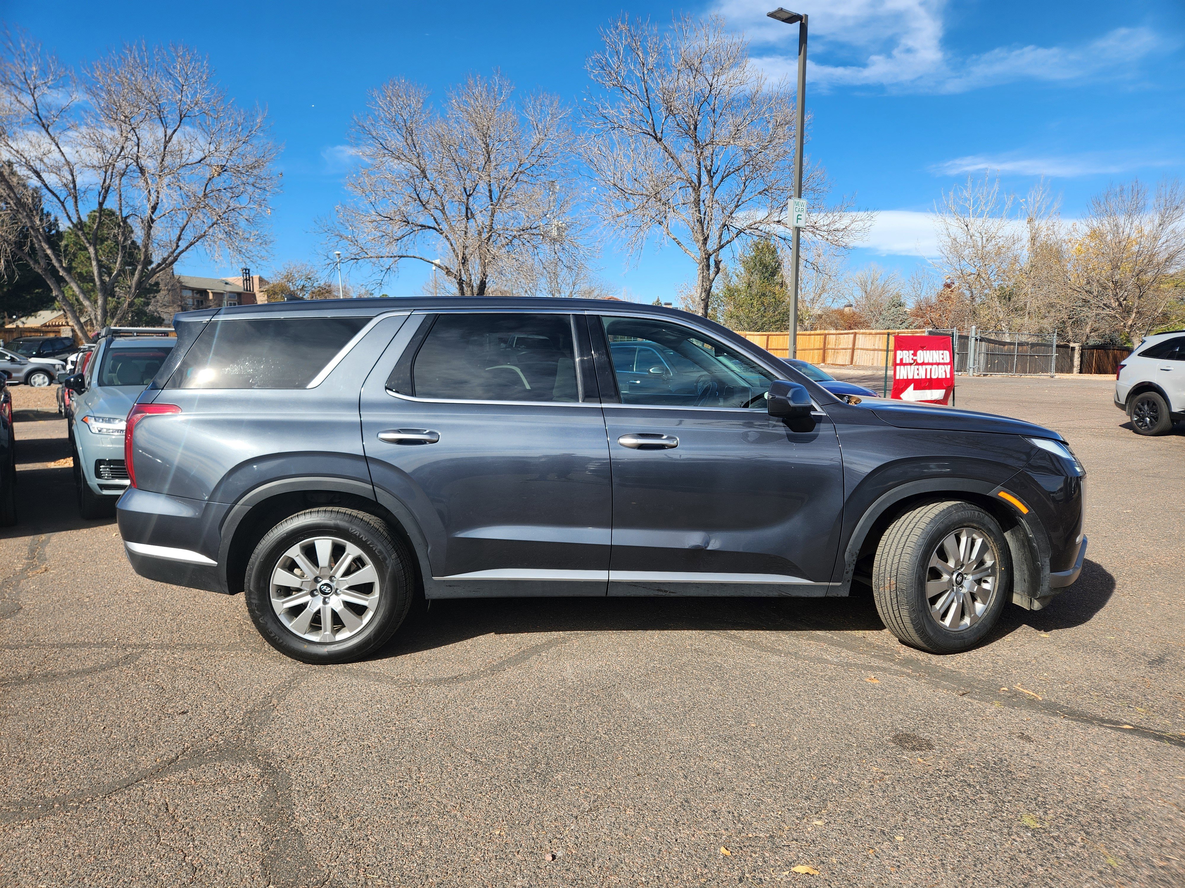 Used 2024 Hyundai Palisade SE image 2