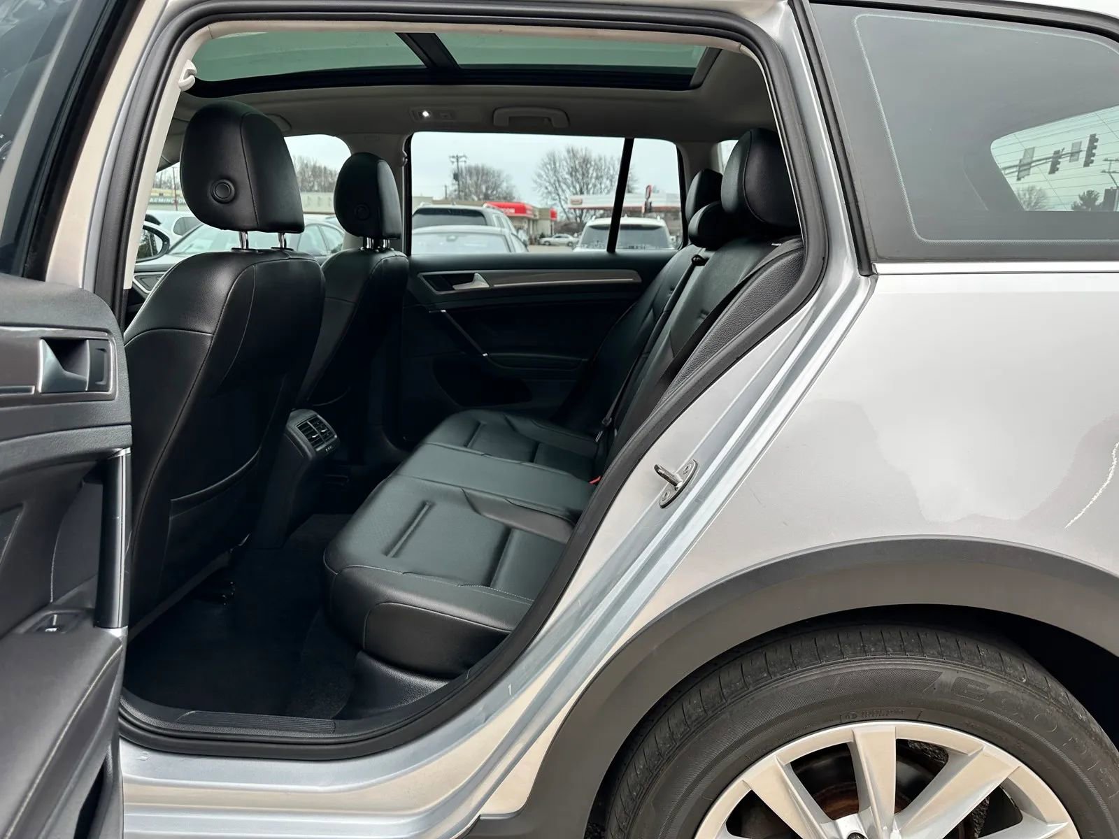 Used 2017 Volkswagen Golf Alltrack SE AWD/4WD image 17