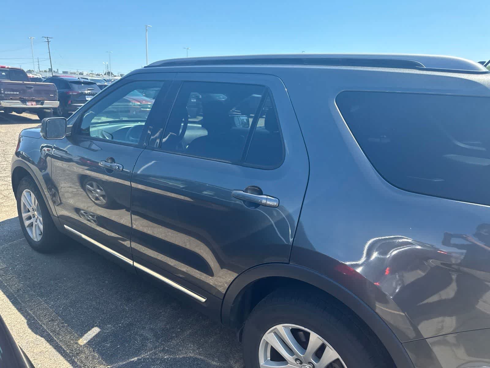 Used 2018 Ford Explorer XLT w/ Equipment Group 201A AWD/4WD image 15