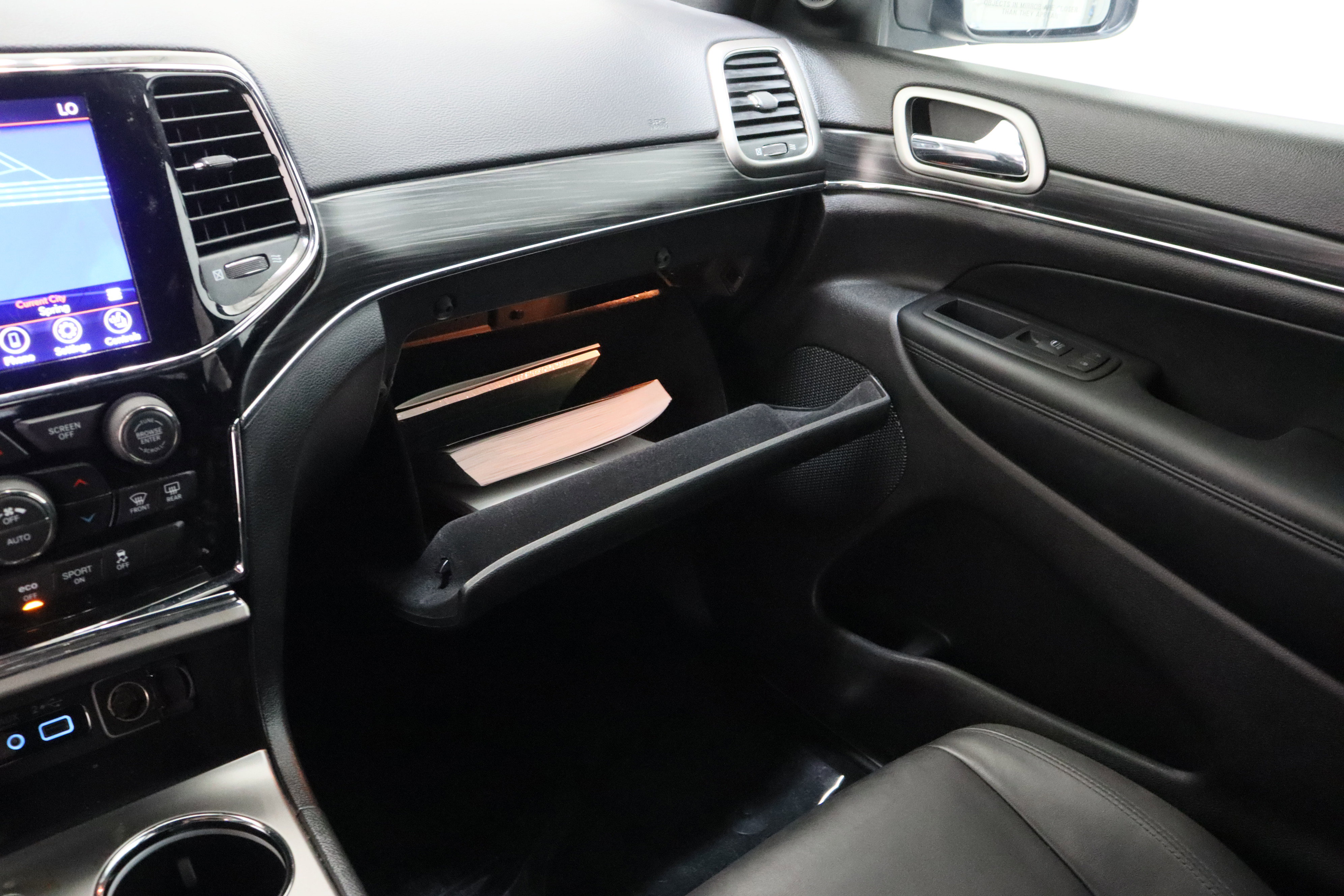 Used 2020 Jeep Grand Cherokee Limited image 25