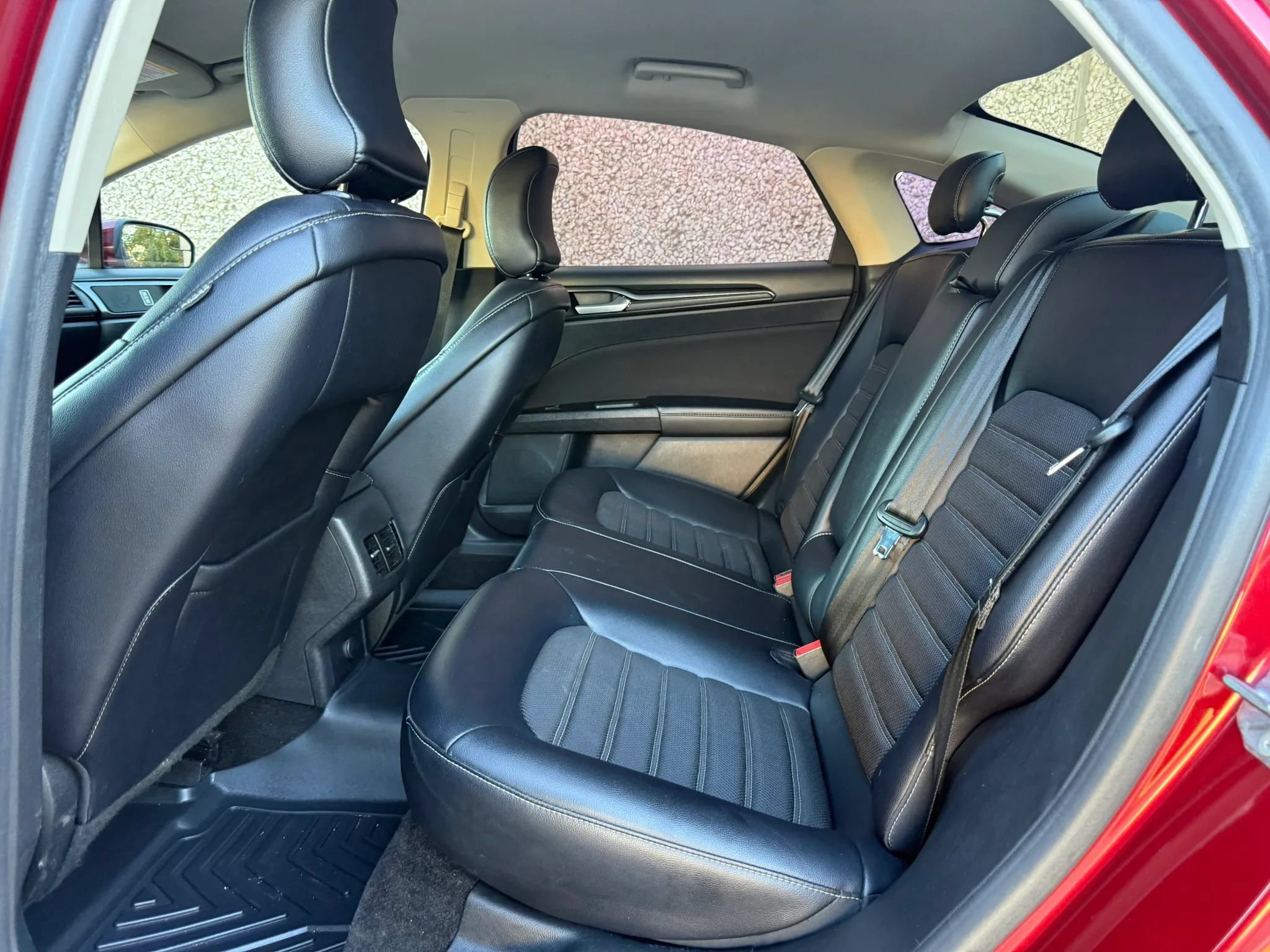 Used 2018 Ford Fusion SE w/ Equipment Group 201A FWD image 10
