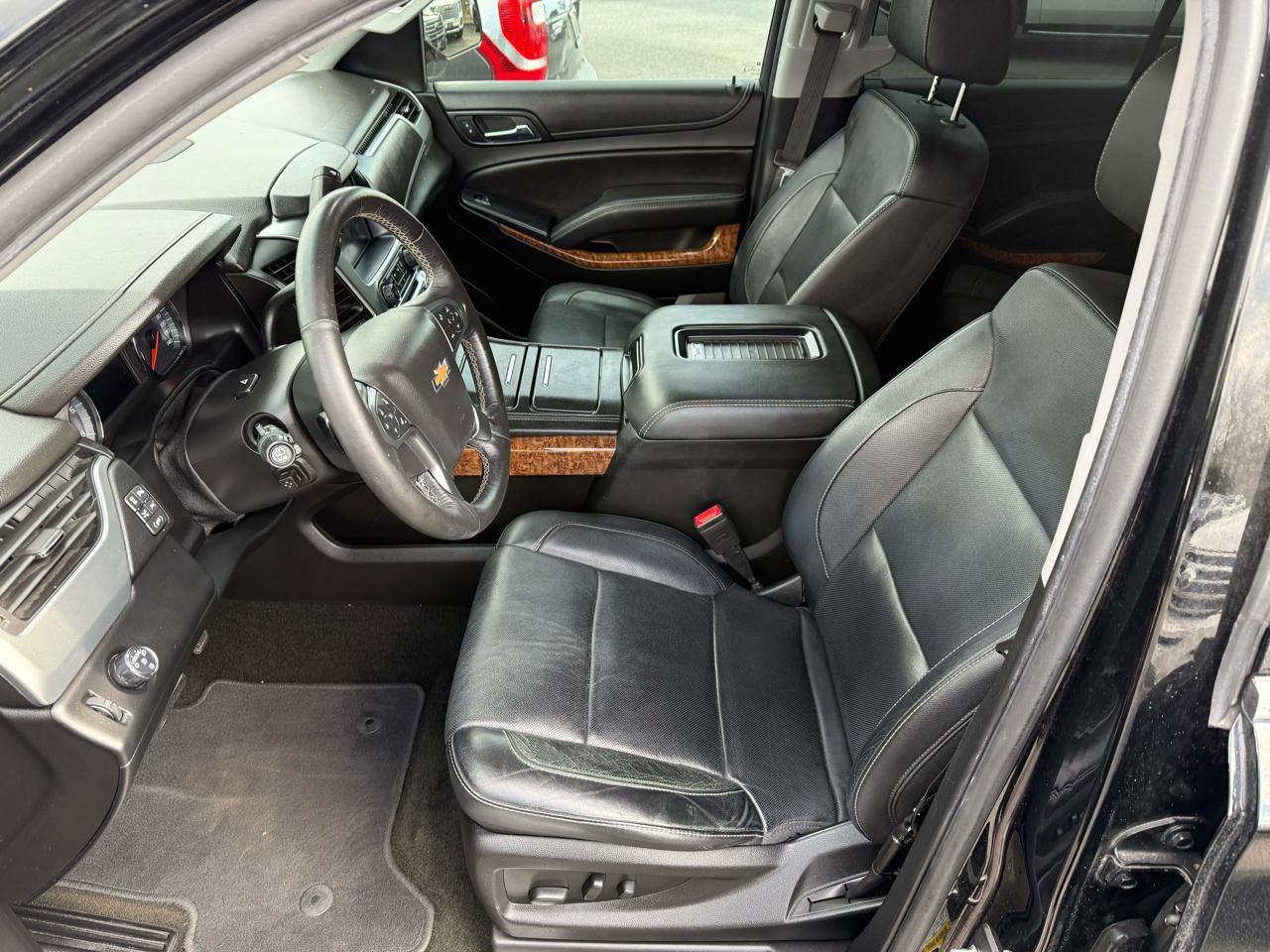 Used 2018 Chevrolet Suburban Premier image 13