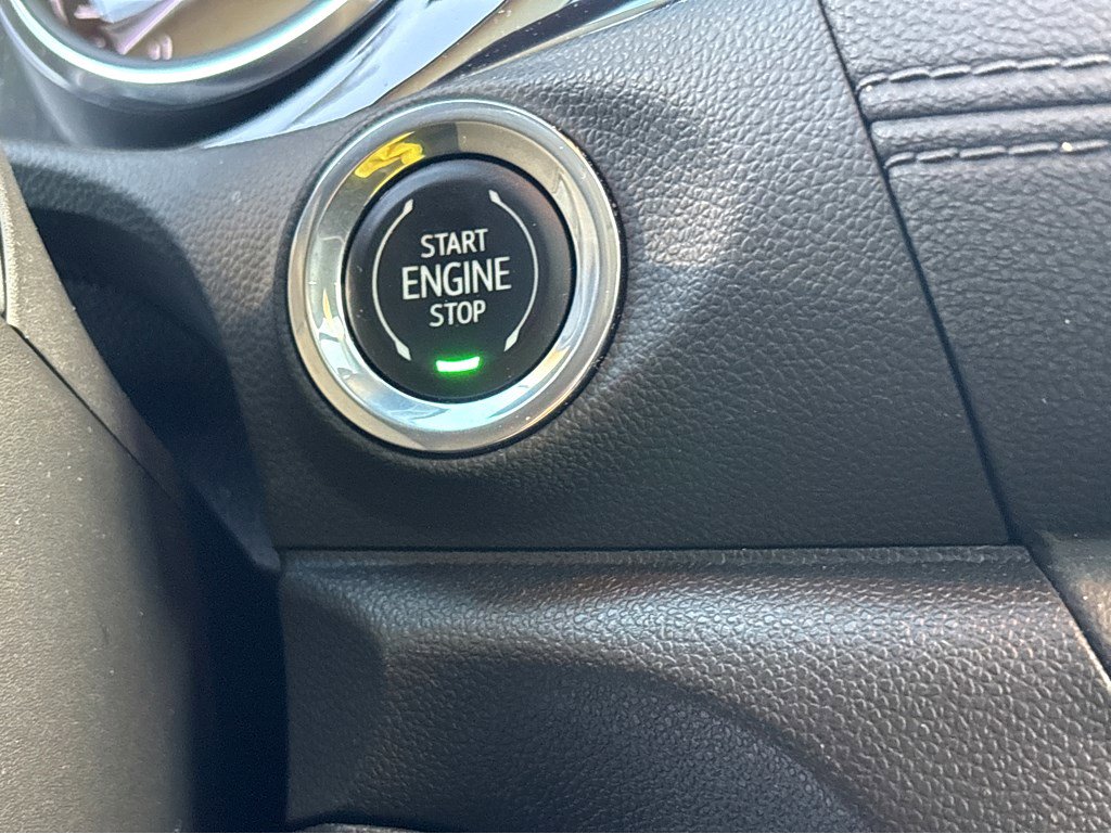 Used 2023 Buick Encore GX Essence w/ Experience Buick Package image 7