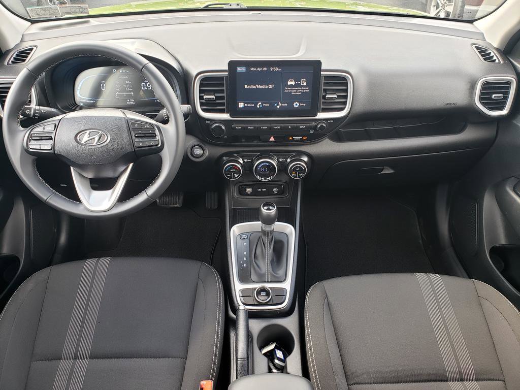 Used 2024 Hyundai Venue SEL FWD image 15