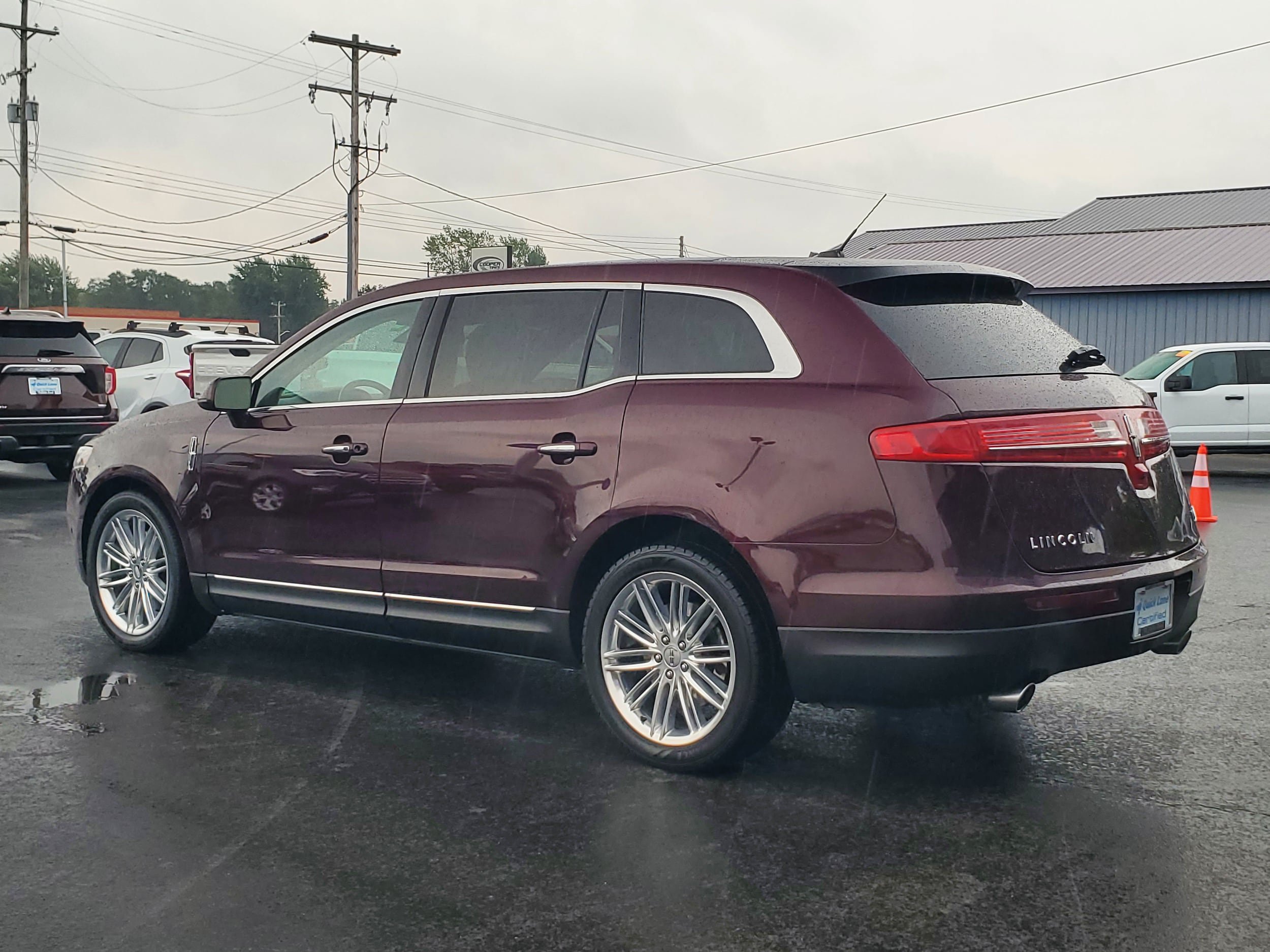 Used 2019 Lincoln MKT AWD image 3