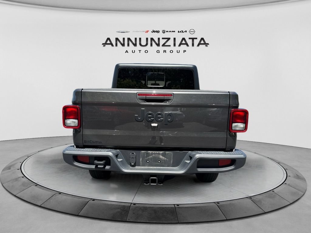 Used 2023 Jeep Gladiator Sport AWD/4WD image 4