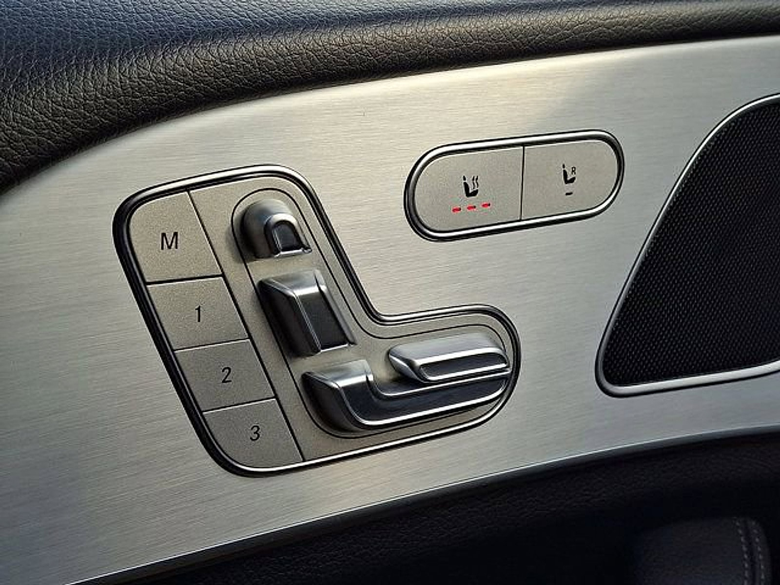 Certified 2024 Mercedes-Benz GLE 450e 4MATIC image 26