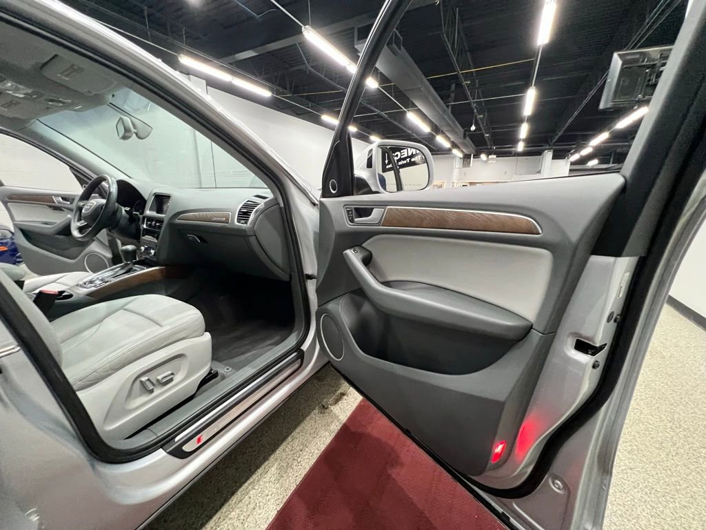 Used 2013 Audi Q5 3.0T Prestige image 36